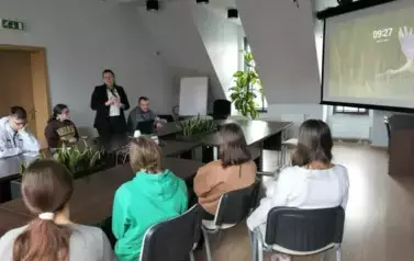 Wycieczka młodzieży do Banku Sp&oacute;łdzielczego w Choszcznie  5