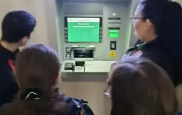 Wycieczka młodzieży do Banku Sp&oacute;łdzielczego w Choszcznie  8