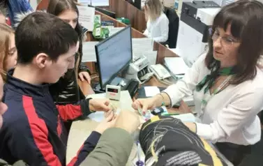 Wycieczka młodzieży do Banku Sp&oacute;łdzielczego w Choszcznie  11