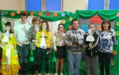 Zdjęcie do &bdquo;DWIE DOROTKI&rdquo;  PRZEDSTAWIENIE W FORMIE TEATRU CIENI